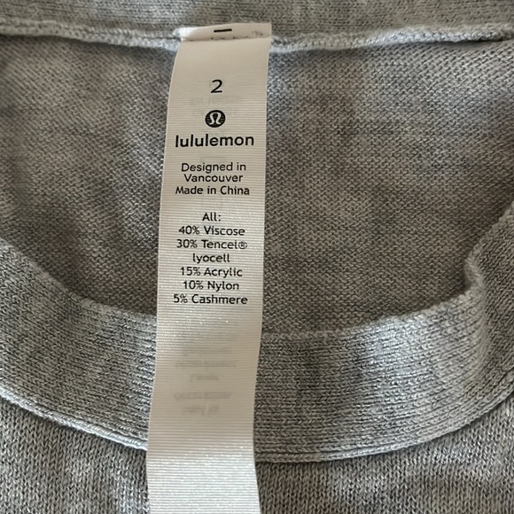 Lululemon thin sweater top size 2 - Picture 2 of 3